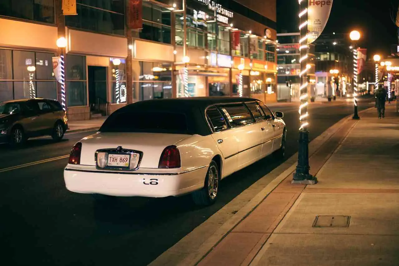 4 Tips to Follow When Booking Your First Limo Ride
